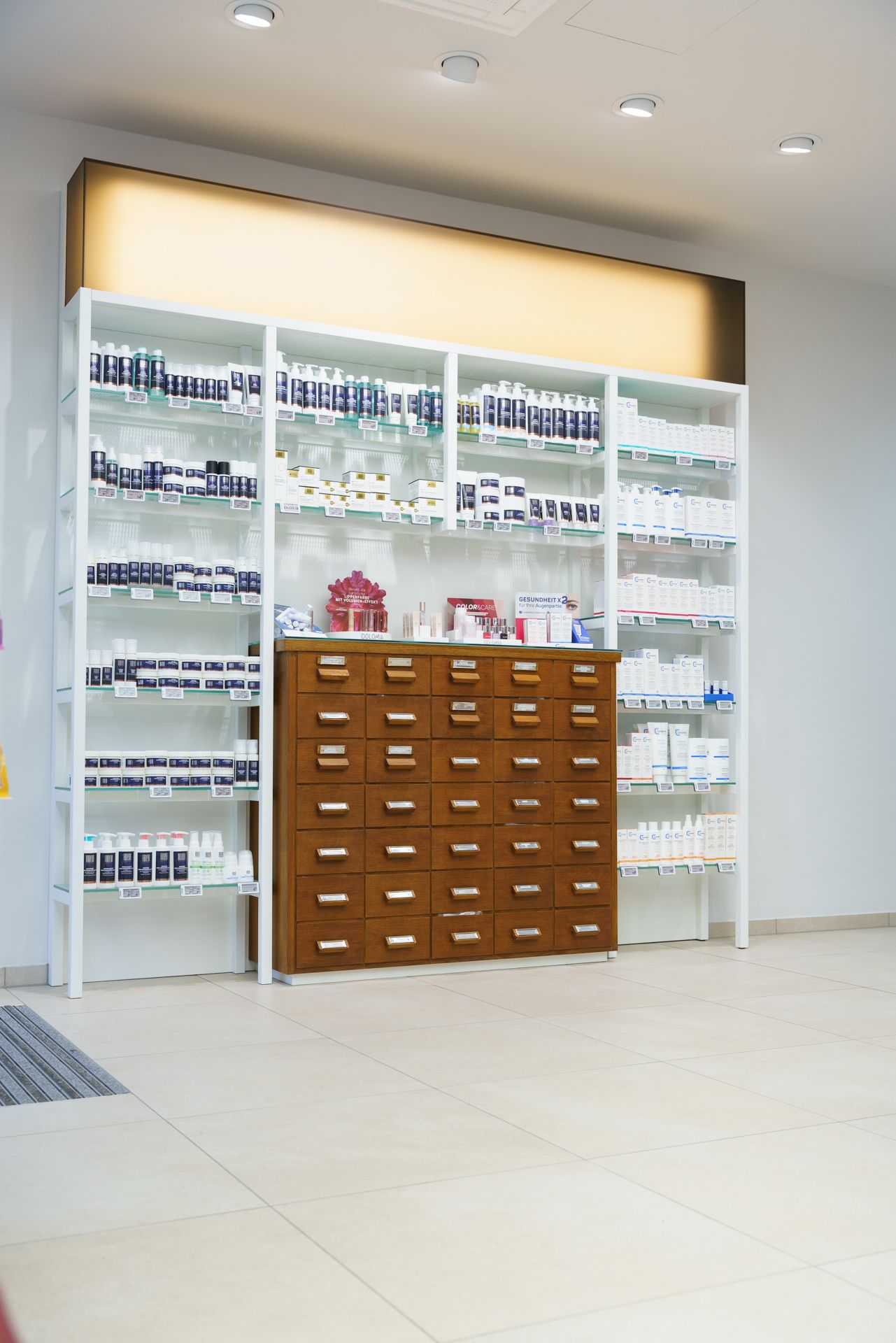 Adler-Apotheke Innnenansicht - Freiwahl Kosmetik